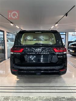 تۆیۆتا لاند کروزەر